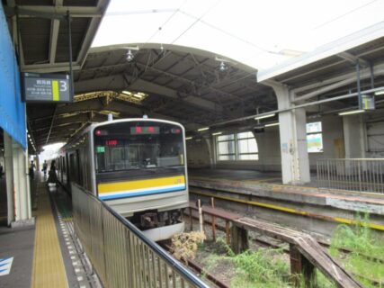 鶴見線で鶴見駅に戻り、東口に出て京急鶴見駅に向かいます。
