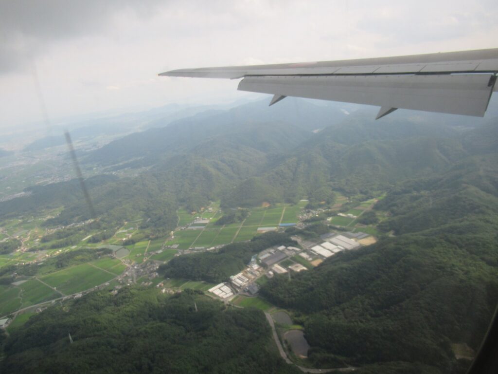 羽田空港から岡山桃太郎空港に、ANAで飛んで帰ります。