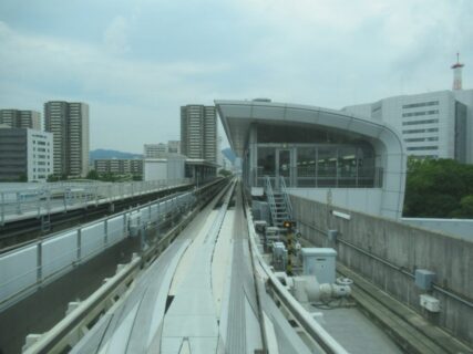 市民広場駅は、神戸市中央区港島中町六丁目にある、ポートライナーの駅。