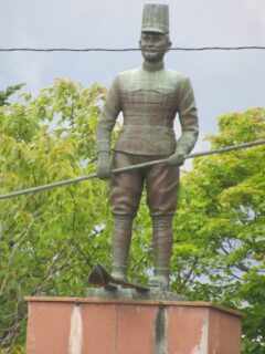 倶知安レルヒ記念公園の、レルヒ中佐像。