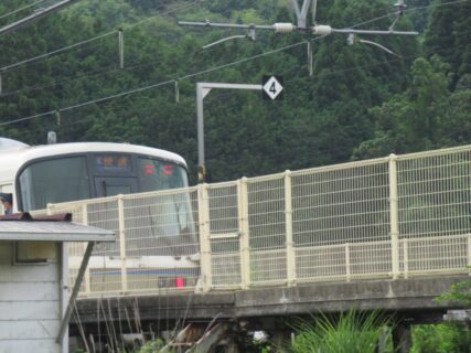 吉富駅は、京都府南丹市八木町にある、JR西日本山陰本線の駅。