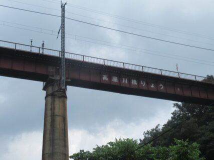 山陰本線の胡麻駅と下山駅の間にある、高屋川橋梁でございます。