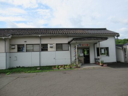 加斗駅は、福井県小浜市加斗にある、JR西日本小浜線の駅。
