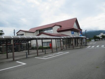 上中駅は、福井県三方上中郡若狭町井ノ口にある、JR西日本小浜線の駅。
