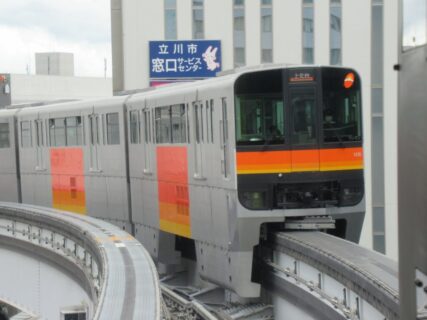 立川北駅は、東京都立川市曙町二丁目にある、多摩都市モノレールの駅。