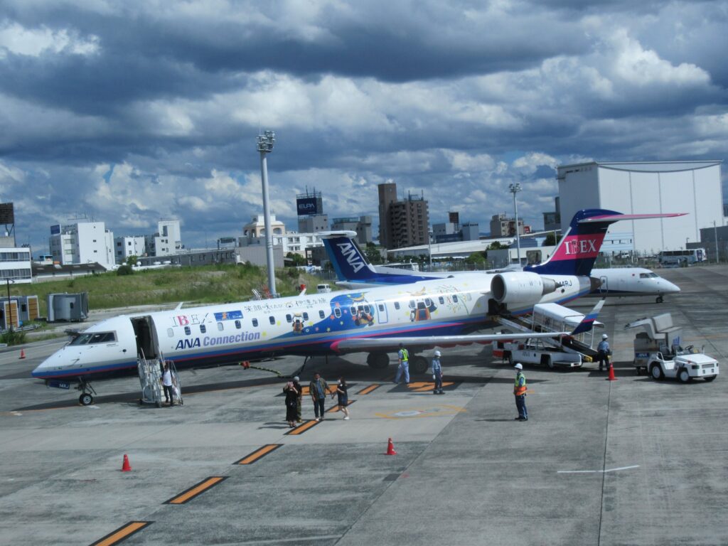 当機は定刻に大阪国際空港に着陸いたしました。
