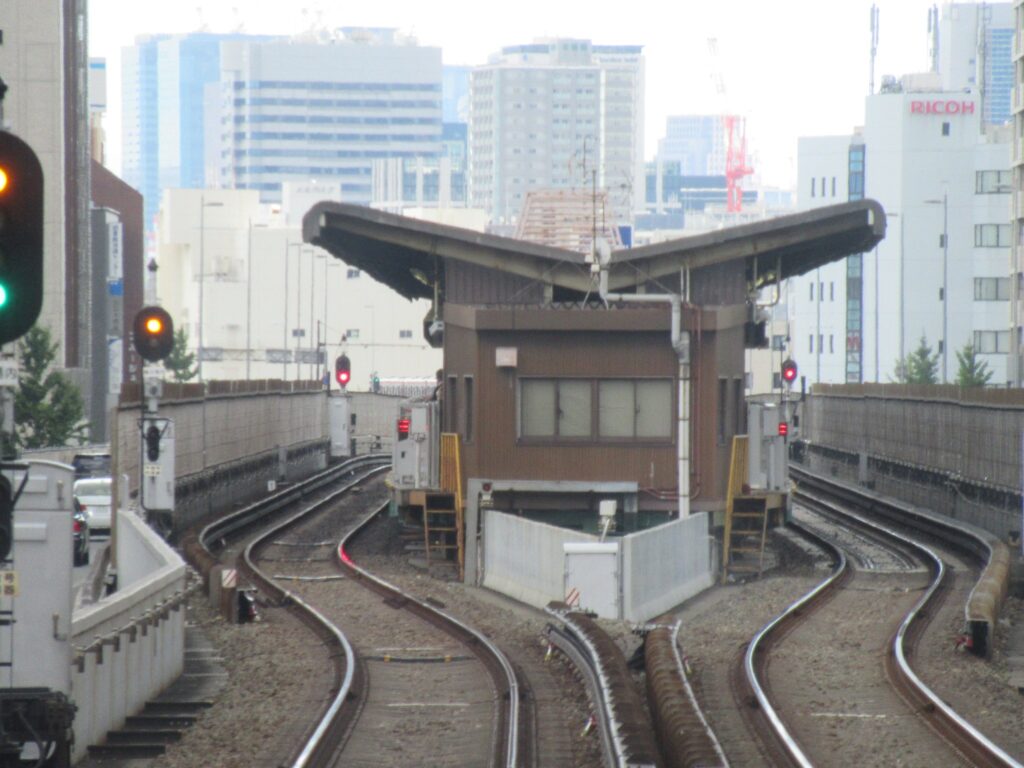 江坂駅は、大阪府吹田市豊津町にある、大阪メトロ・北大阪急行の駅。