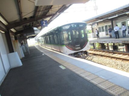 六地蔵駅は、京都市伏見区桃山町中島町にある、京阪電気鉄道宇治線の駅。