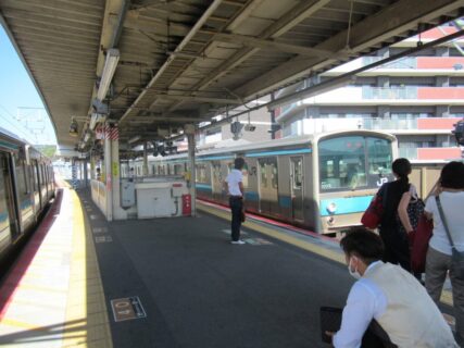六地蔵駅は、宇治市六地蔵奈良町にある、JR西日本・京都市交通局の駅。