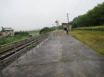 津谷駅は、山形県最上郡戸沢村大字津谷にある、JR東日本陸羽西線の駅。