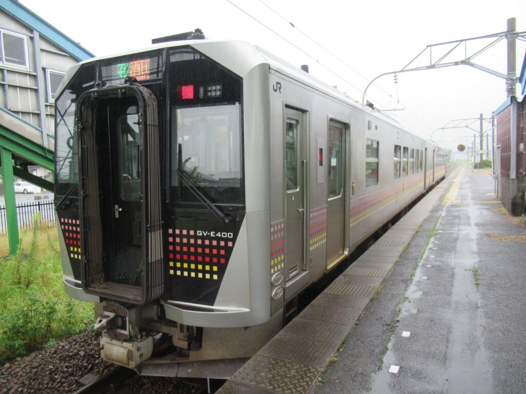 砂越駅は、山形県酒田市砂越字蛇尾にある、JR東日本羽越本線の駅。