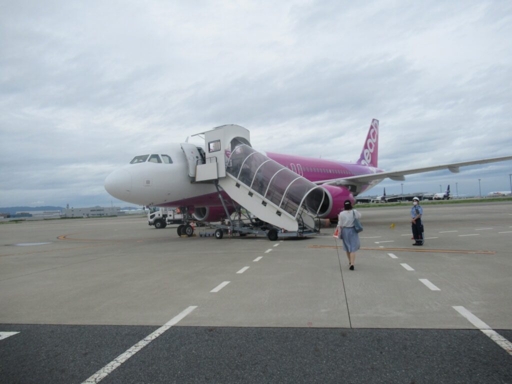 PEACH釧路行、定刻より1時間遅れでの離陸でございます。