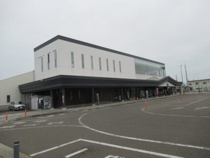湯沢駅は、秋田県湯沢市表町二丁目にある、JR東日本奥羽本線の駅。