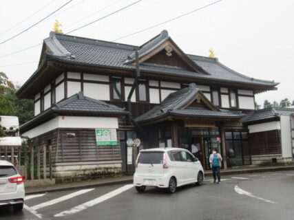 真室川駅は、山形県最上郡真室川町新町にある、JR東日本奥羽本線の駅。