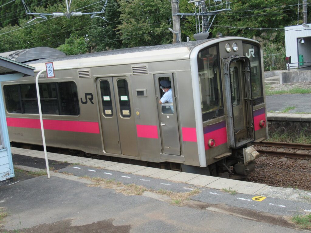 鯉川駅は、秋田県山本郡三種町鯉川にある、JR東日本奥羽本線の駅。
