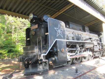 瞰望岩の麓、遠軽公園で保存されている、蒸気機関車D51859号機。