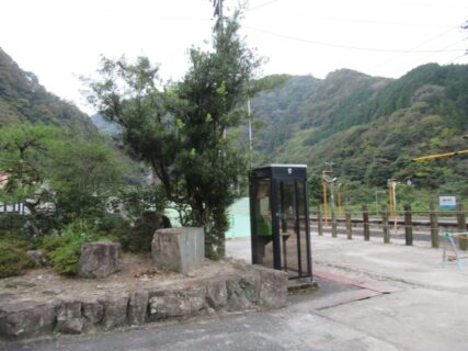 備中神代駅は、岡山県新見市西方字庄兵衛にある、JR西日本の駅。