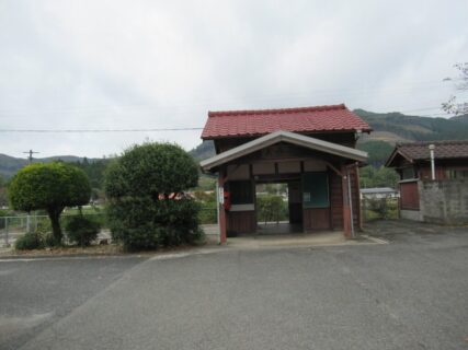 矢神駅は、岡山県新見市哲西町矢田字高橋田にある、JR西日本芸備線の駅。