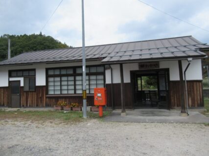 八川駅は、島根県仁多郡奥出雲町八川にある、JR西日本木次線の駅。