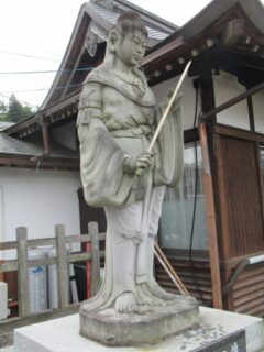 出雲横田駅にある、日本神話に登場する女神、稲田姫の像でございます。