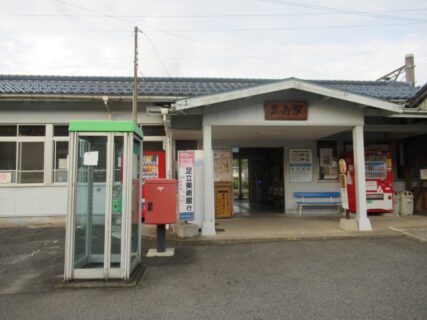 荒島駅は、島根県安来市荒島町にある、JR西日本山陰本線の駅。