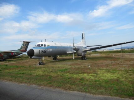 航空自衛隊美保基地南地区展示場の、YS-11旅客機。