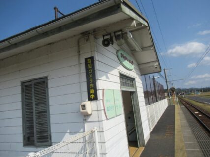 湖遊館新駅駅は、島根県出雲市園町にある、一畑電車北松江線の駅。
