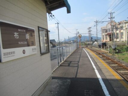 布崎駅は、島根県出雲市園町にある、一畑電車北松江線の駅。