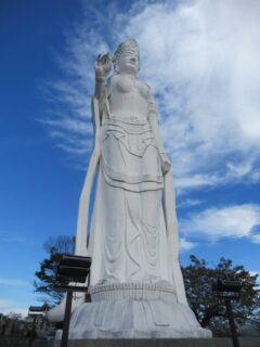 韮崎市のシンボルと言われている、平和観音像でございます。
