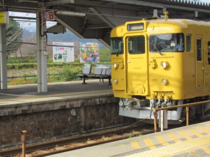 上郡駅は、兵庫県赤穂郡上郡町にある、JR西日本・智頭急行の駅。