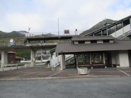 苔縄駅は、兵庫県赤穂郡上郡町苔縄にある、智頭急行智頭線の駅。