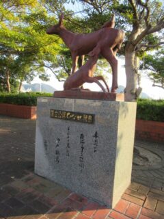 日生駅前の、与謝野晶子の歌碑、国立公園ひなせ諸島。