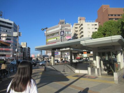 長居駅は、大阪市住吉区長居東四丁目にある、R西日本・大阪メトロの駅。