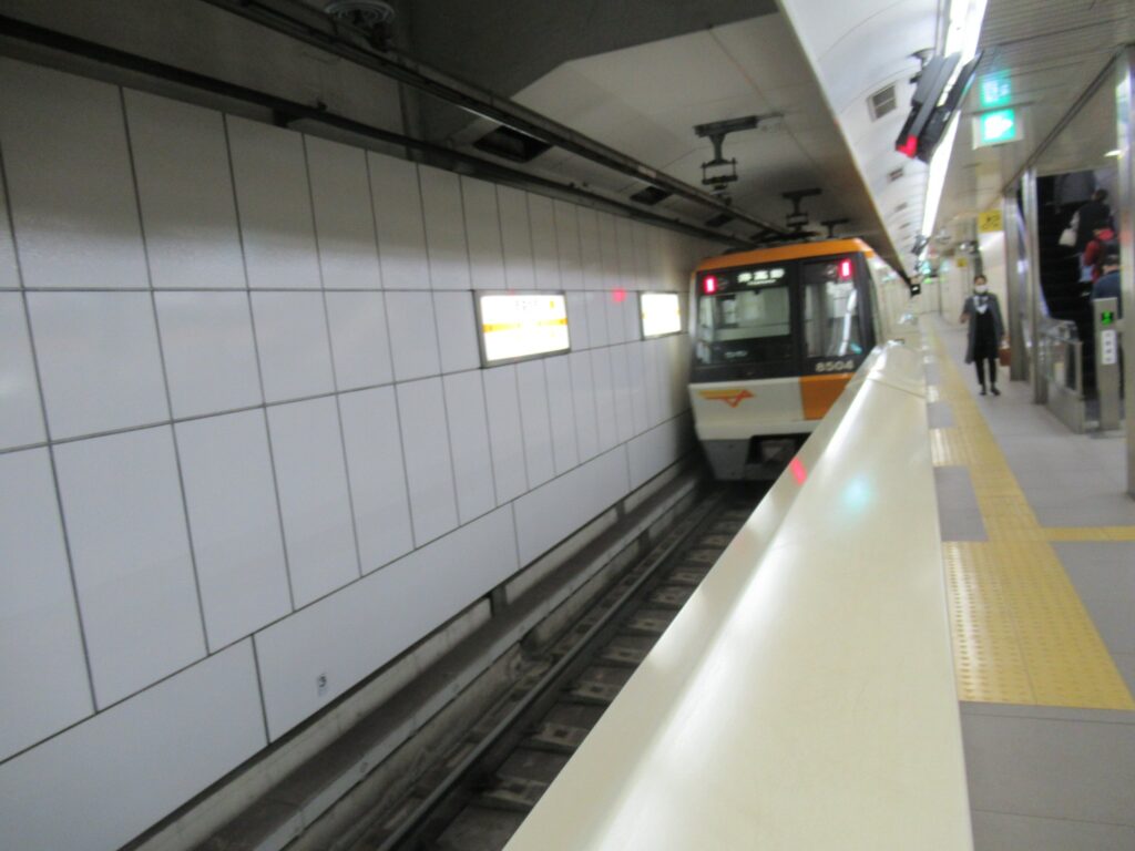 新森古市駅は、大阪市旭区新森四丁目にある、大阪メトロ今里筋線の駅。