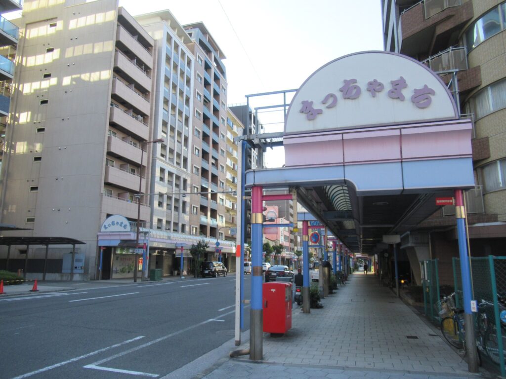 松屋町駅は、大阪市中央区松屋町にある、大阪メトロ長堀鶴見緑地線の駅。