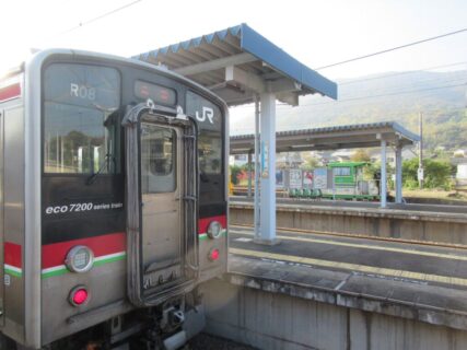 鴨川駅は、香川県坂出市府中町にある、JR四国予讃線の駅。