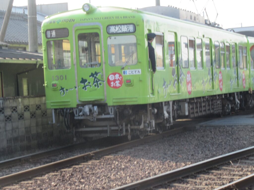 井戸駅は、香川県木田郡三木町にある、高松琴平電気鉄道長尾線の駅。