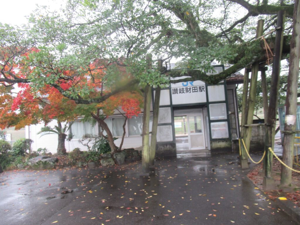 讃岐財田駅は、香川県三豊市財田町財田上にある、JR四国土讃線の駅。