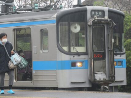 豊浜駅は、香川県観音寺市豊浜町姫浜にある、JR四国予讃線の駅。