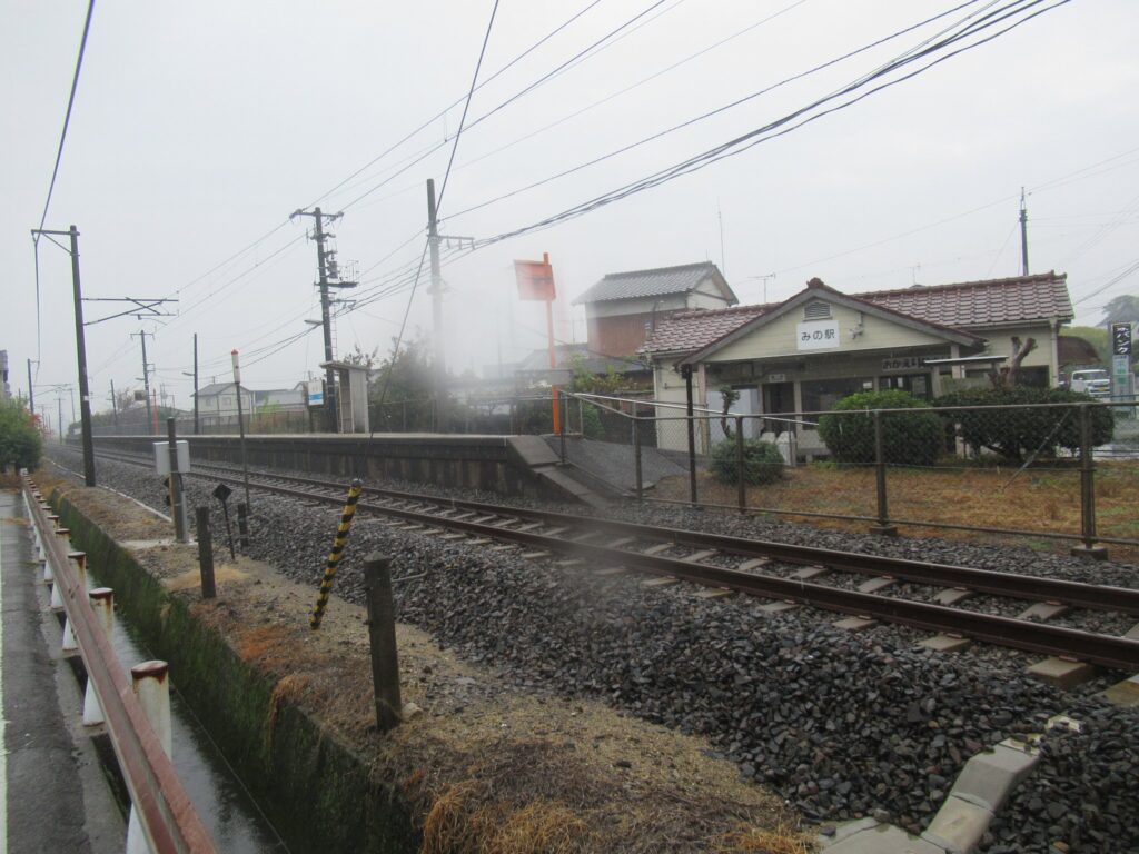 みの駅は、香川県三豊市三野町下高瀬にある、JR四国予讃線の駅。