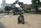 詫間駅前広場の、浦島太郎像でございます。