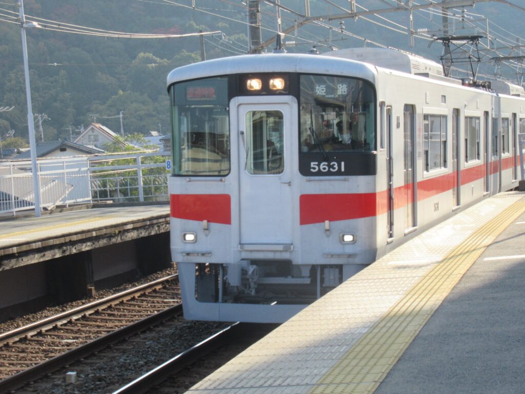 妻鹿駅は、兵庫県姫路市飾磨区妻鹿出口にある、山陽電気鉄道本線の駅。