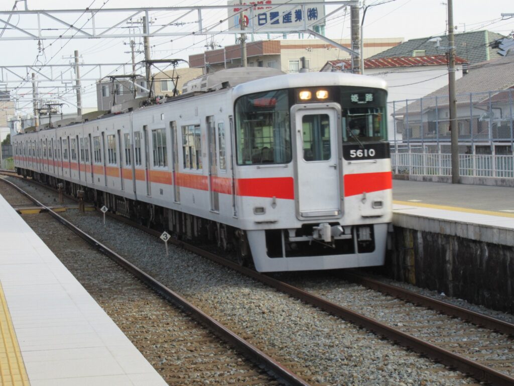 江井ヶ島駅は、兵庫県明石市大久保町にある、山陽電気鉄道本線の駅。