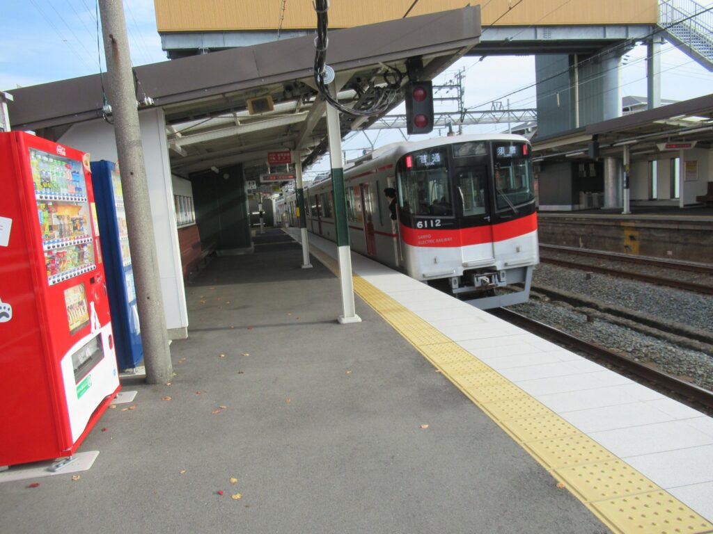 林崎松江海岸駅は、兵庫県明石市南貴崎町にある、山陽電気鉄道本線の駅。