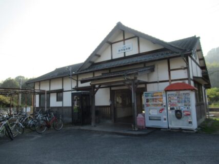 伊予桜井駅は、愛媛県今治市桜井にある、JR四国予讃線の駅。