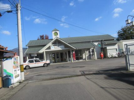 貞光駅は、徳島県美馬郡つるぎ町貞光字馬出にある、JR四国徳島線の駅。
