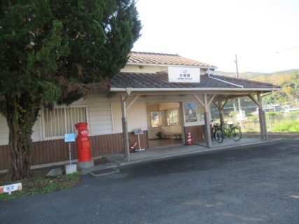 小島駅は、徳島県美馬市穴吹町三島にある、JR四国徳島線の駅。