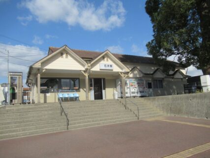 石井駅は、徳島県名西郡石井町石井にある、JR四国徳島線の駅。