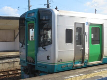吉成駅は、徳島県徳島市応神町吉成轟にある、JR四国高徳線の駅。