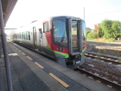 三本松駅は、香川県東かがわ市三本松にある、JR四国高徳線の駅。